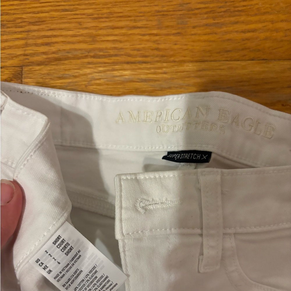 White jegging jeans.